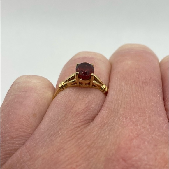 14k yellow gold Garnet ring - Picture 12 of 12